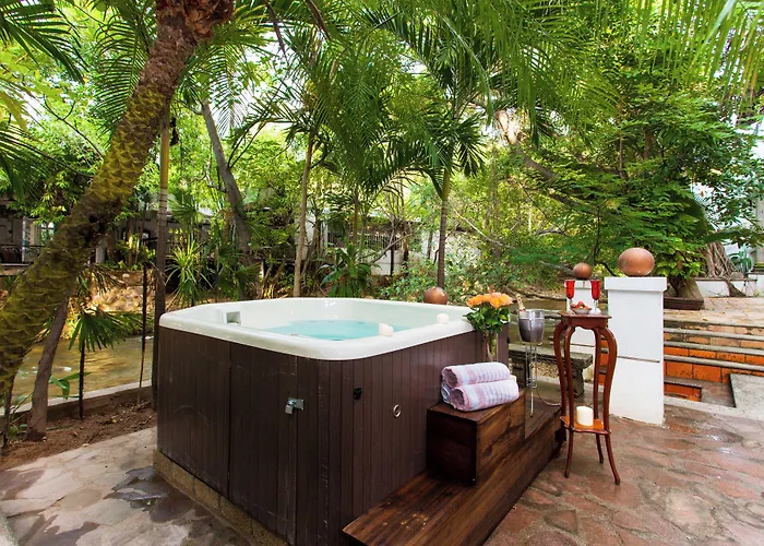 Garlands Del Rio Riverside Boutique Hotel