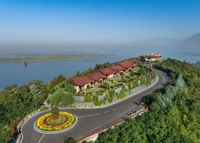 Family Friendly Hotels Taj Dal View Srinagar