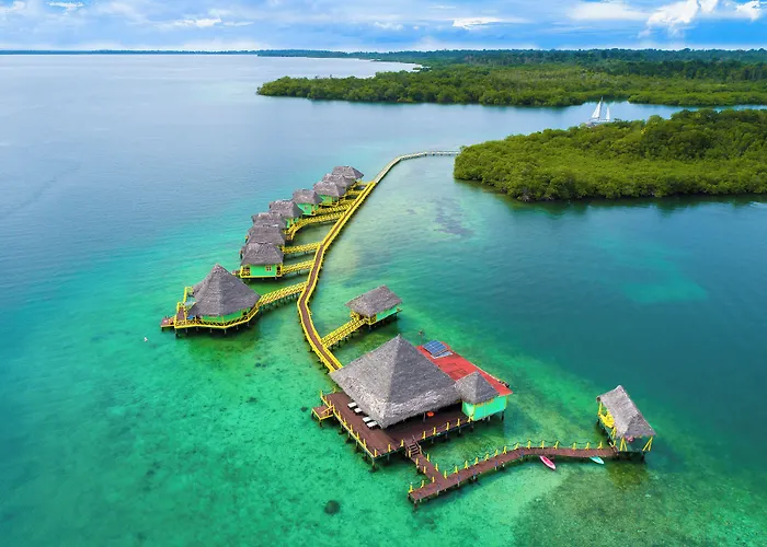 Punta Caracol Acqua Lodge