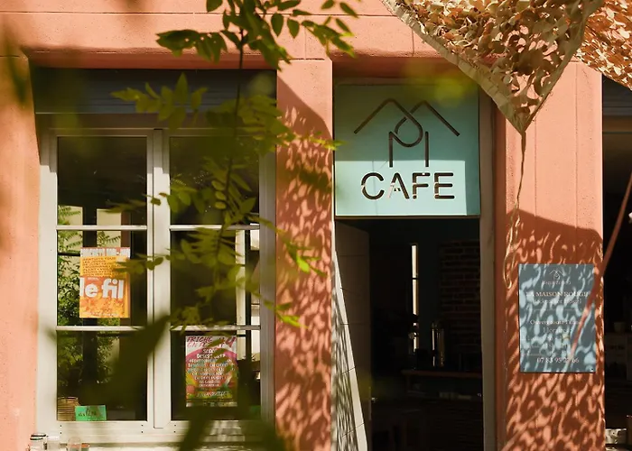 La Maison Rouge - Backpacker Hostel