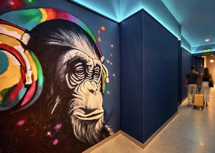 Coeo Hernan Ruiz Rooftop Pool Hostel