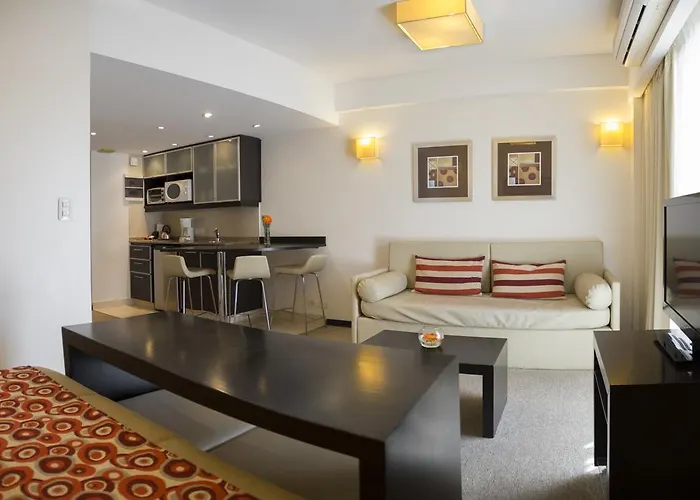 Hotel with pool: Espacia Suites