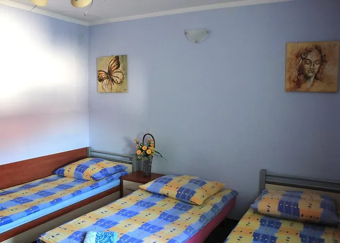 Adeo Hostel