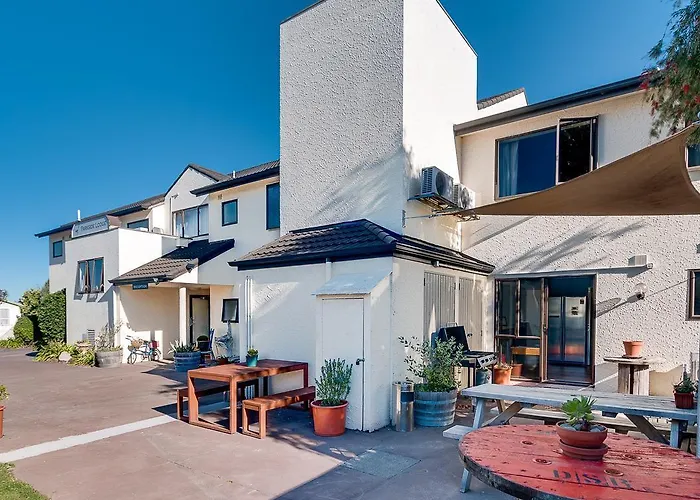 Hotels Close to Airport Parkside Lodge
