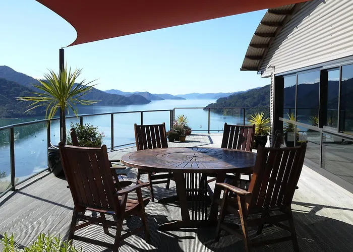 Okiwa Bay Lodge