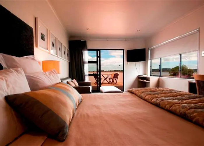 Hotels With Four Stars Marineland Beachfront Accommodation