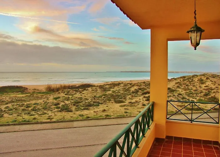 Supertubos Beach Hostel