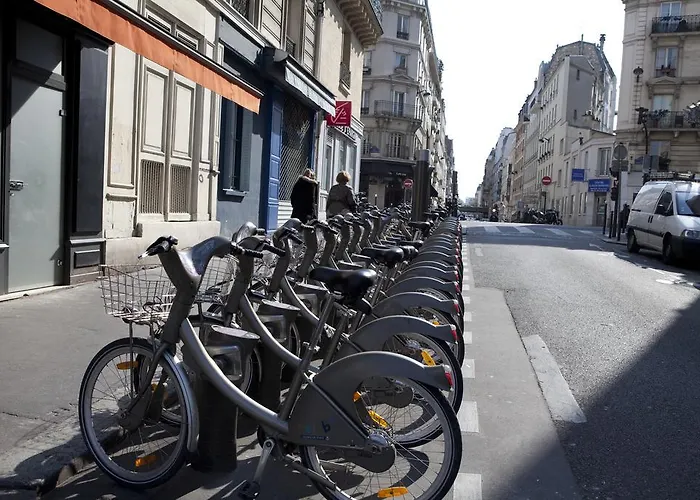 Oops! Latin Quarter By Hiphophostels