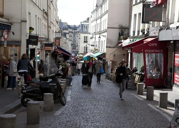 Oops! Latin Quarter By Hiphophostels