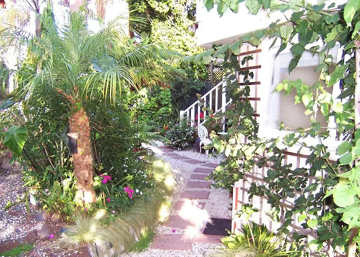 Bed and Breakfast Peace And Plenty Inn