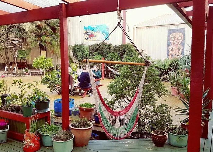 Bazil'S Backpackers Bbh Hostel & Surf School