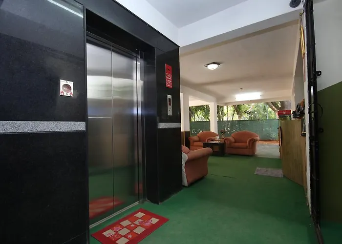 Hotel near College: Oyo 399 Hotel Park Inn