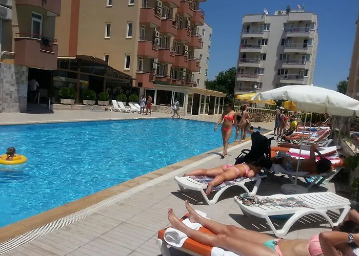 Hotel with pool: Lara Hadrianus Hotel