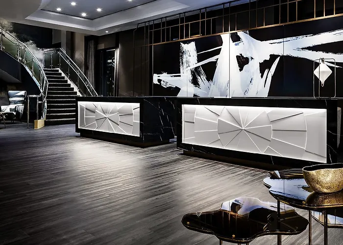 Gwen, A Luxury Collection , Michigan Avenue
