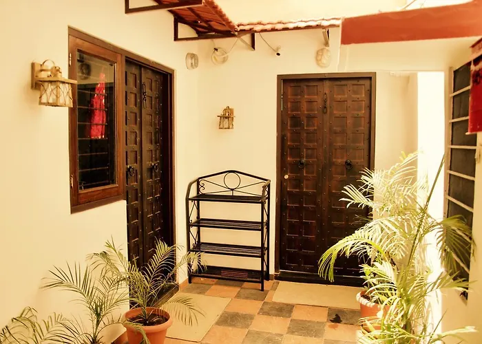 Hotels Close to Airport Pathik Niwas