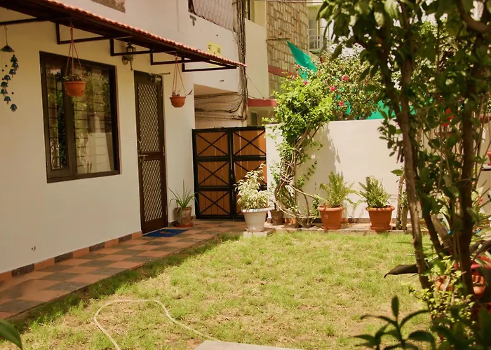 Hotels Close to Airport Pathik Niwas
