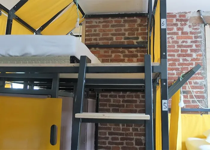 La Maison Rouge - Backpacker Hostel