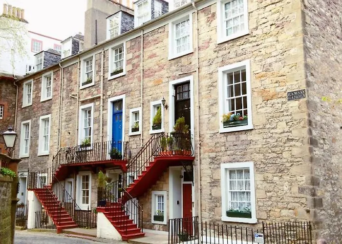 Ramsay Gardens - Grand 4-Bedroom Apartment Next To Castle