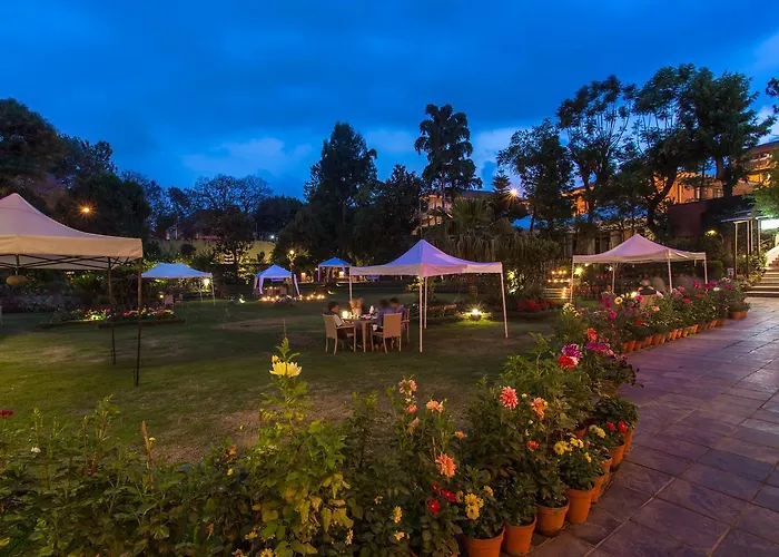 Hotel with pool: Hotel Shangri-La, Kathmandu