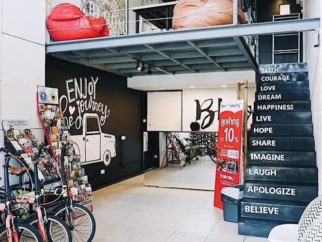 Bloomz Hostel