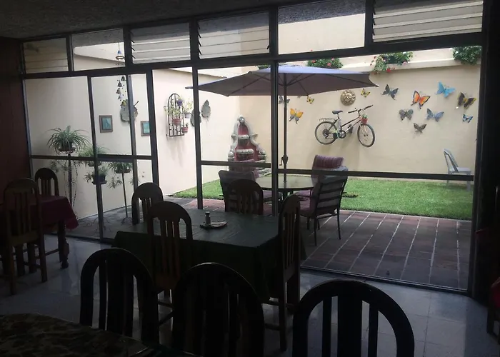 Guests house Hostal Los Lagos Inn