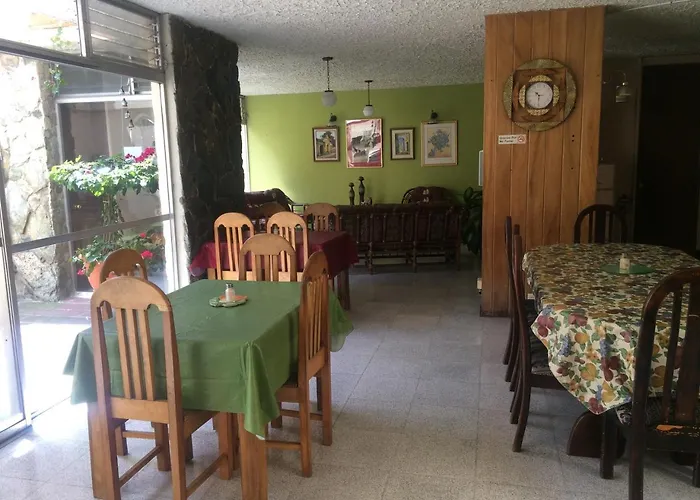 Guests house Hostal Los Lagos Inn