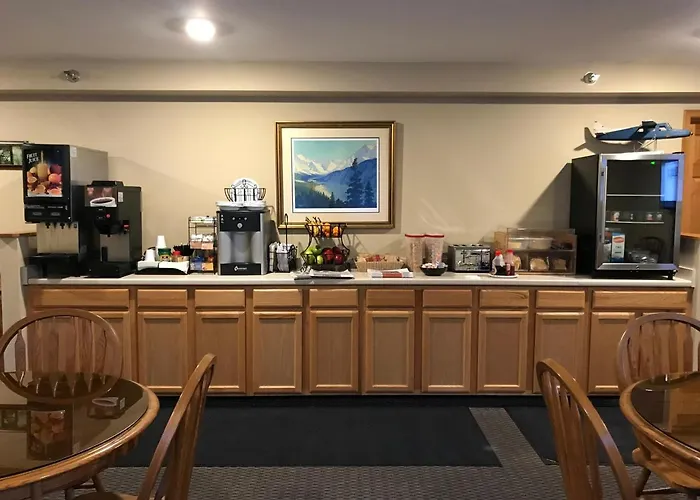 Motels Lakeshore Inn & Suites