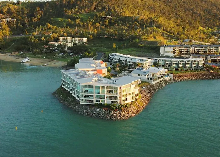 Сity center hotels Peninsula Airlie Beach