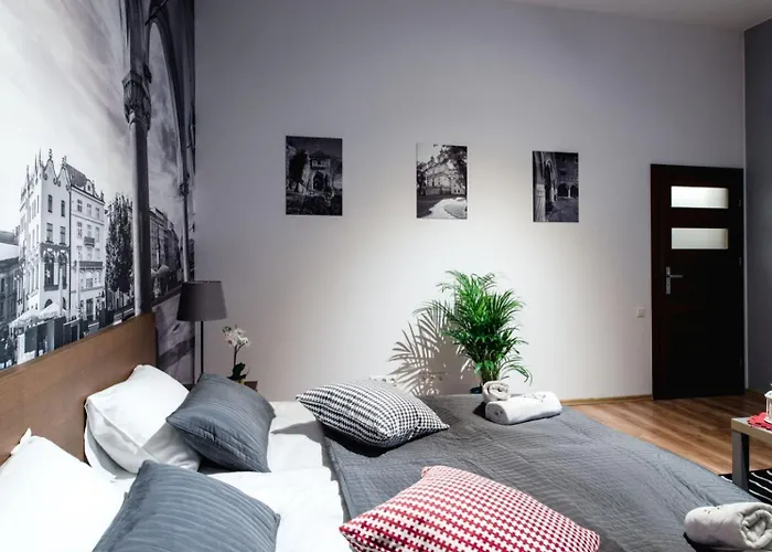 Cracow Rent Apartments - Spacious Apartments For 2-7 People In Quiet Area - Kolberga Street Nr 3 - 10 Min To Main Square By Foot