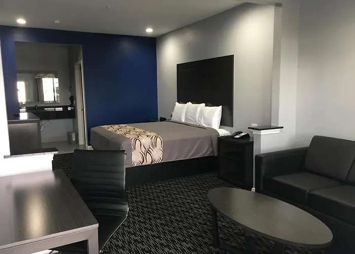 Motel: Platinum Inn And Suites