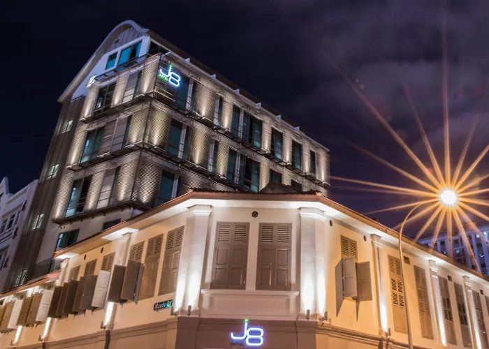 Cheap hotel: J8 Hotel