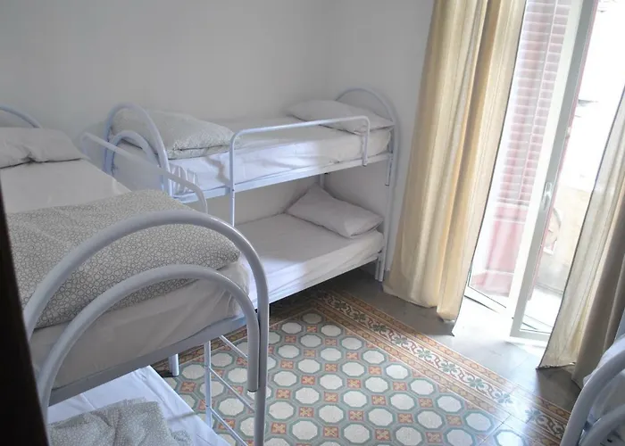 Sunrise Hostel & Rooms