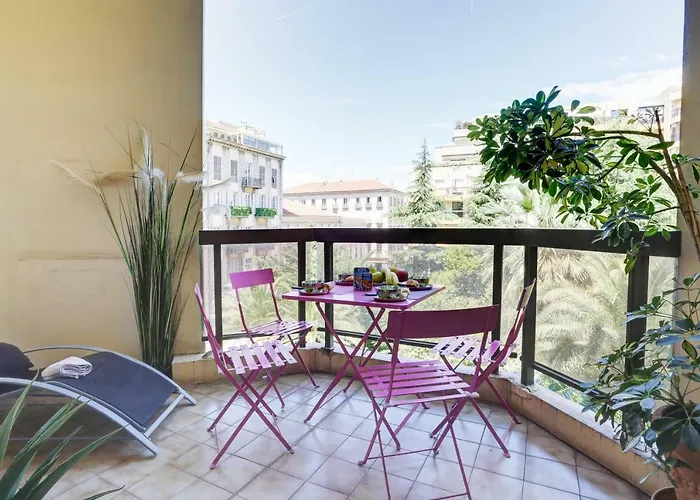 GRAND HÔTEL City Center at 2 minutes walk from the beach