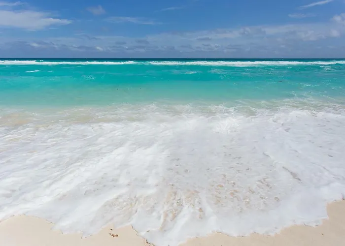 Large House - Walking To Beach - 10 Guests!