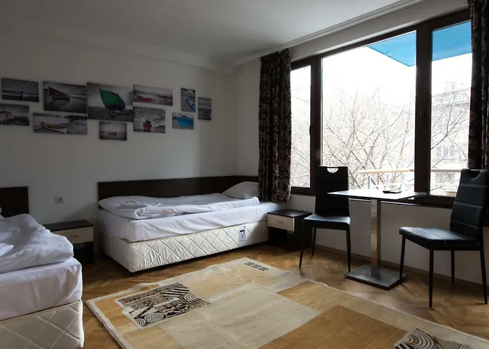 Guest Rooms Old Captain