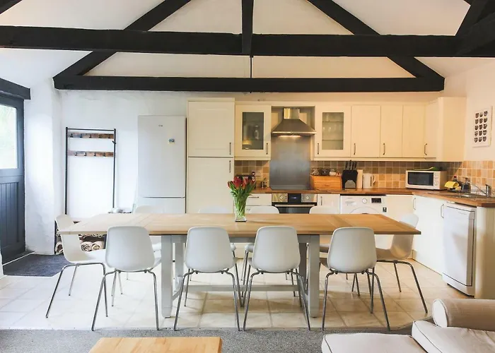 Pet Friendly hotel: Goonwinnow Farm Cottages