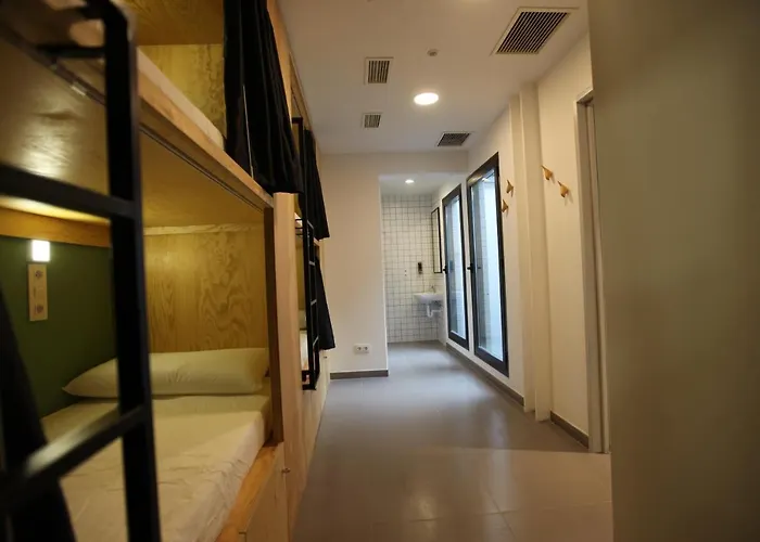Vtz The Botanic Hostel