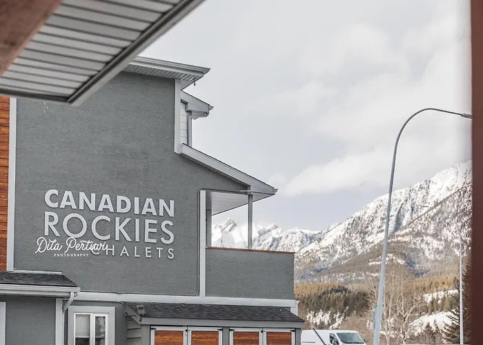 Canadian Rockies Chalets By Trilink - 2 & 3 Bedroom Condos - Self Check-In - Walking Distance To Downtown - Free Parking - Pet-Friendly - No Ac